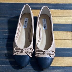 Steve Madden Cap Toe Ballet Flats Size 7.5 Nude & Black Bow T-21